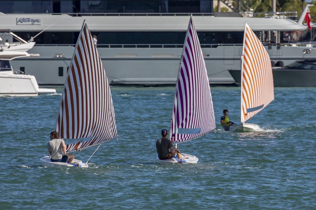 Daniel Buren, Voile/Toile–Toile/Voile (Sail/Canvas–Canvas/Sail). Sunfish sailboats with striped sails race in a regatta on Miami's Biscayne Bay