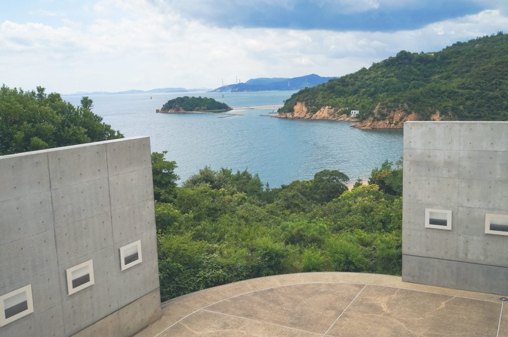 a seafront art museum in Japan 