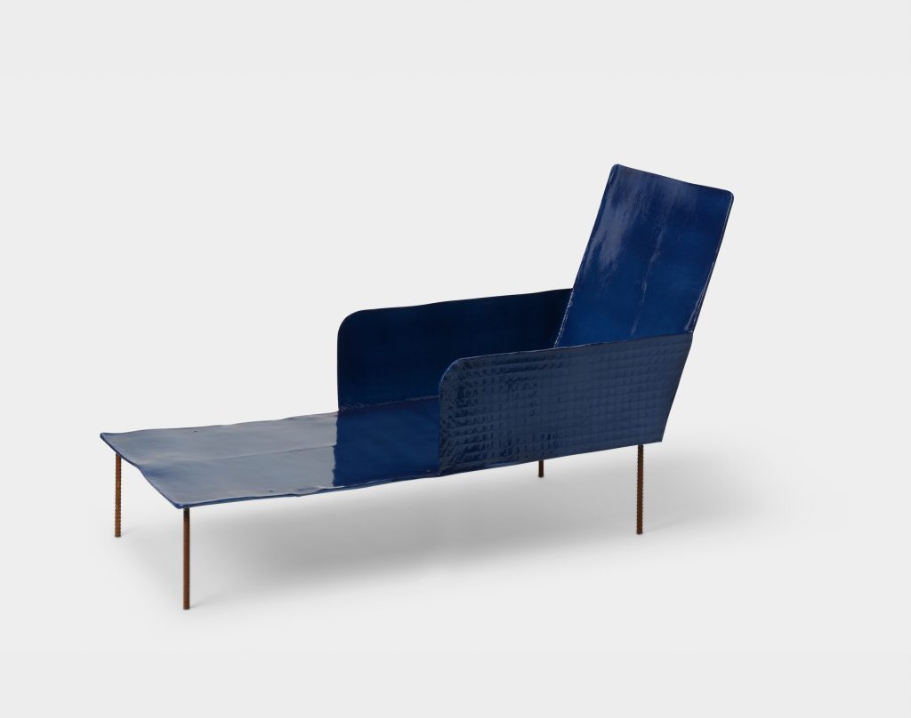 mimimalist blue chaise longue 