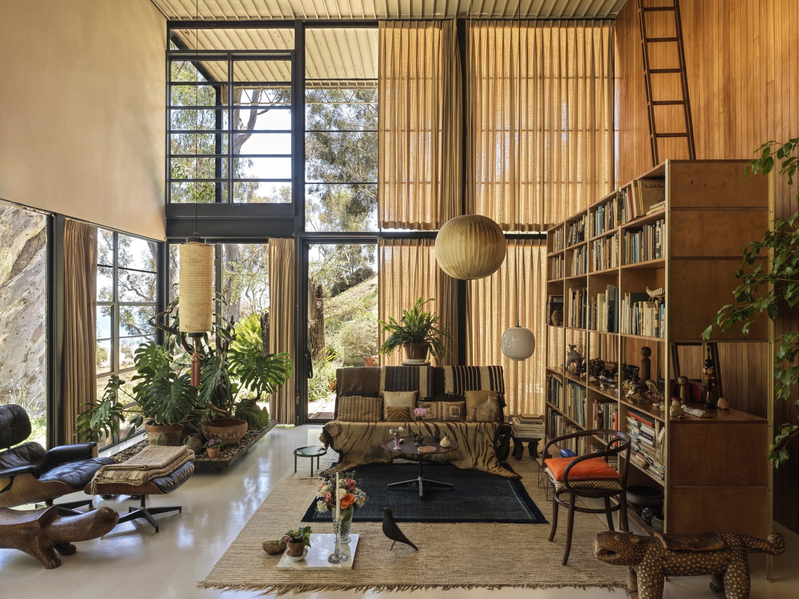 EAMES HOUSE イームズ Inside the Eames House, the Newly Restored and Reopened