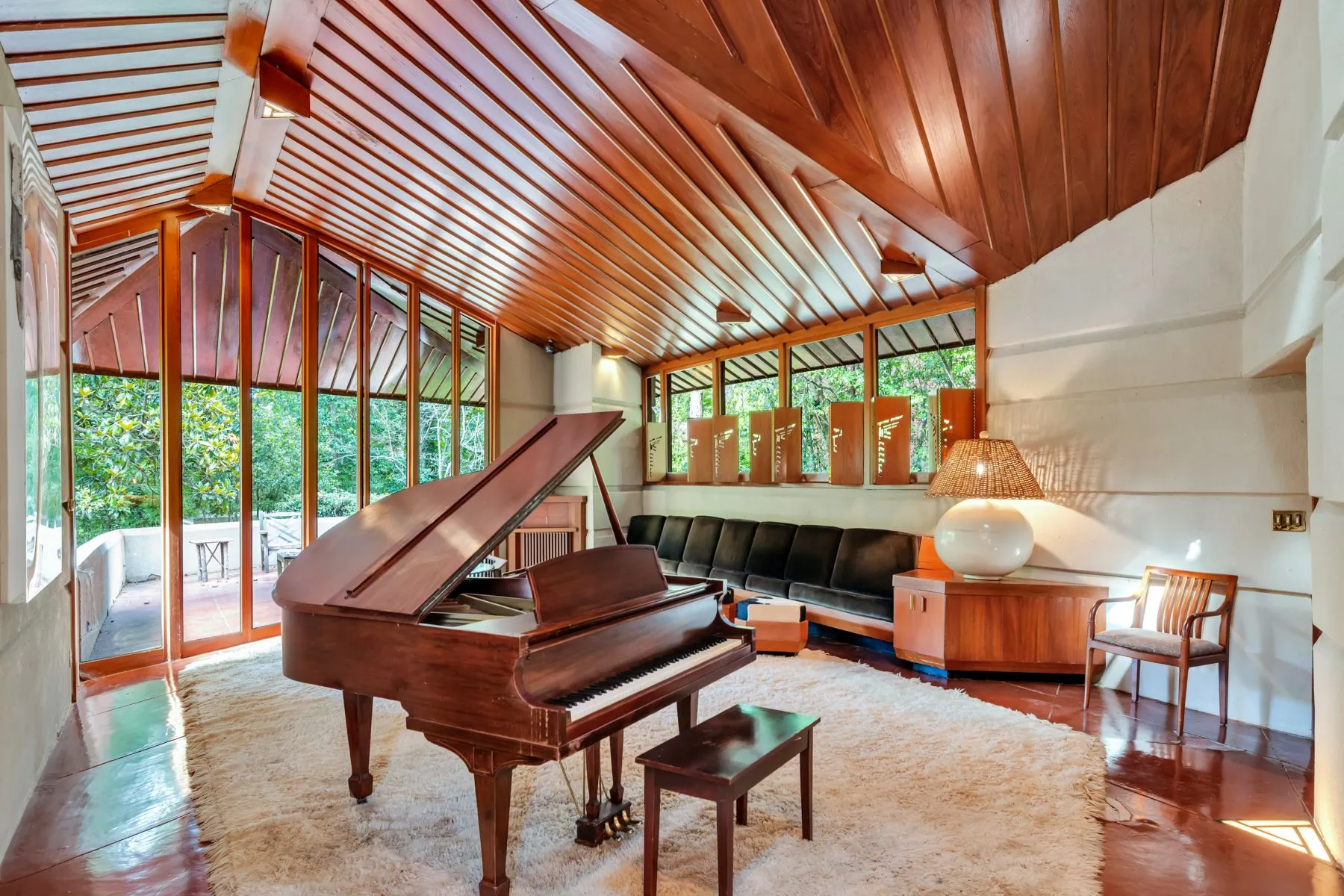 アート・デザイン・音楽 The Architecture of Frank Lloyd Wright Frank Lloyd Wright's Mississippi Masterpiece Lists for $2.5