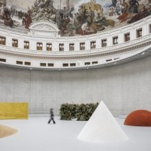 View of exhibition “Minimal”, Bourse de Commerce – Pinault Collection, Paris, 2025. Photo : Florent Michel / 11h45 / Pinault Collection.