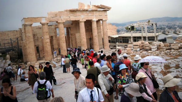 Tourists at the Acropolis, Athens<br>Photo: Protothema