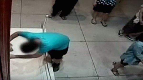 The moment when the 12-year-old boy punches the painting was recorded by CCTV<br>Photo: via YouTube